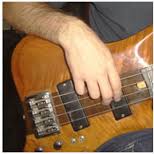 Postura da mão direita no contrabaixo